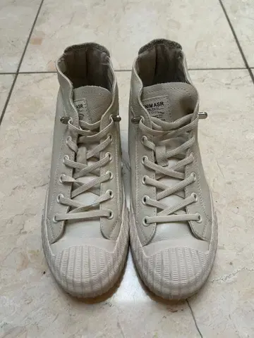 하이컷 스니커즈