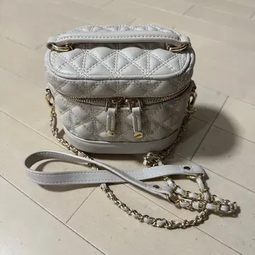 RANDA 화이트 퀼팅 숄더백