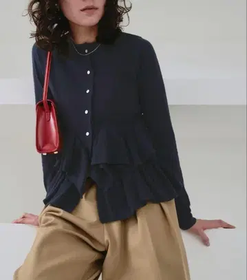 titivate 프릴 헴 니트 가디건 네이비