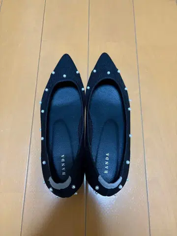 RANDA 블랙 펄 장식 펌프스 230