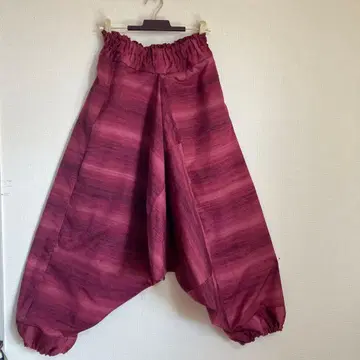 실크 오쟈모몬가 팬츠 핑크 계열 스트라이프 패턴