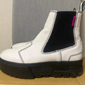 PUMA 사이드 고어 부츠 화이트