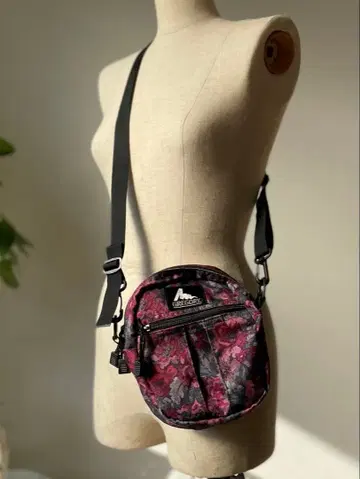 USA제 GREGORY 퀵 포켓 플로럴 태피스트리 구 로고 M