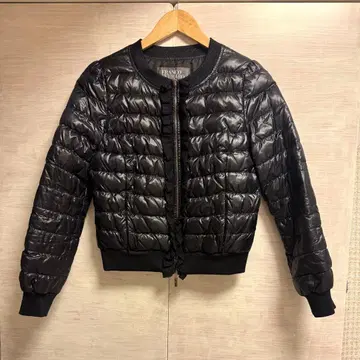 프랑코 페라로 다운 90% 블랙 프릴 라메 숏다운