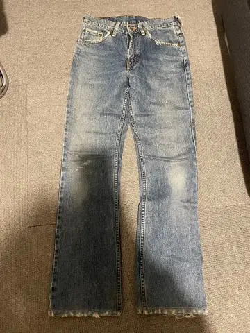 부츠컷 데님 라이트 블루 페이드 가공