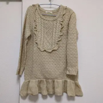 엑시즈팜 프릴 장식 베이지 니트 스웨터