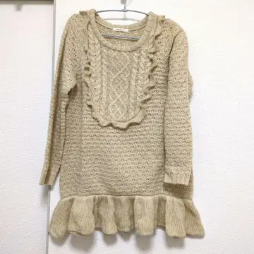 엑시즈팜 프릴 장식 베이지 니트 스웨터