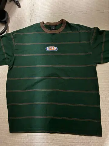 HUF 다크 그린 스트라이프 티셔츠