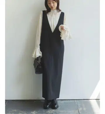 노블 스트레이트 V넥 원피스 36