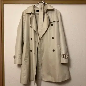 7-ID concept. 베이지 트렌치코트
