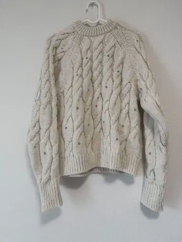 화이트 컬러 케이블 니트 스웨터 S 화이트
