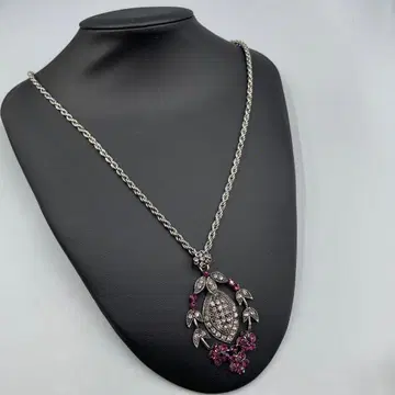 24 빈티지 꽃과 잎 모티브 목걸이 루비색 스톤