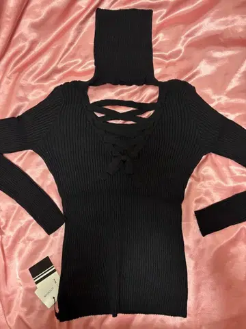 후면 리브 니트 블랙 긴팔