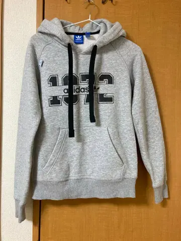 adidas 그레이 후드티 1972 디자인