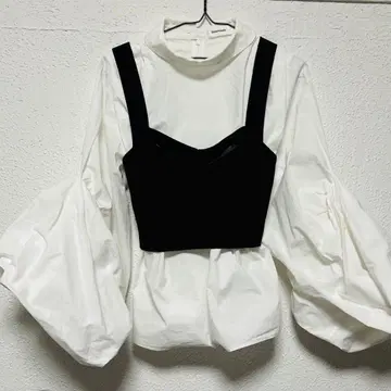 [ chika kisada ] 화이트 벌룬 슬리브 셔츠/블랙 뷔스티에