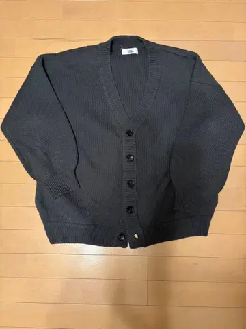 루즈 차콜 그레이 니트 가디건