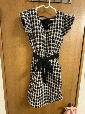 Tika 체크 무늬 프릴 소매 드레스