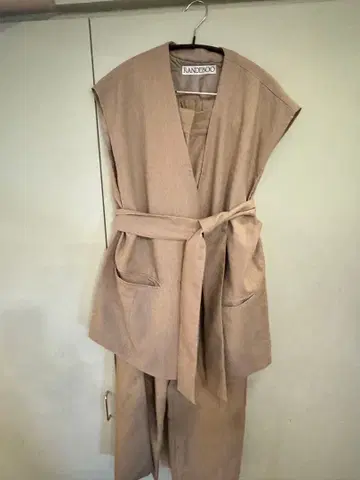 RANDEBOO 베이지 팬츠 셋업