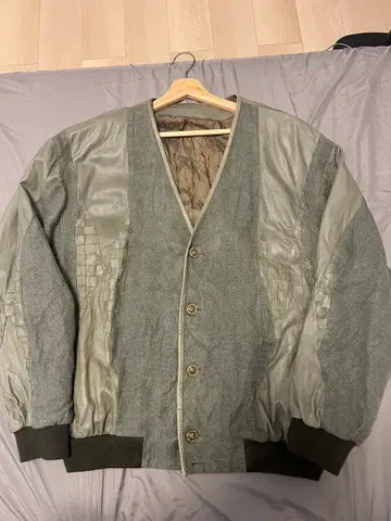 버튼 달린 V넥 자켓