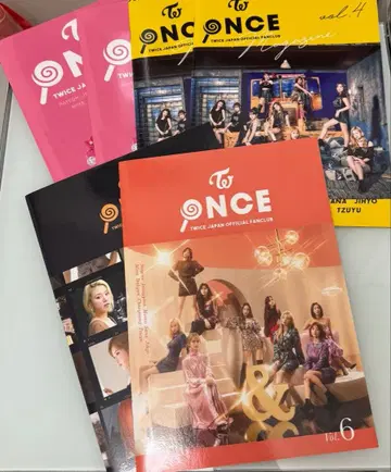 TWICE 팬클럽 한정판 뉴스레터 + 핑 배지