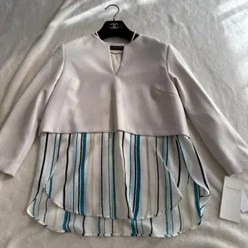 미사용 새상품 투모로우랜드 컬렉션 블라우스