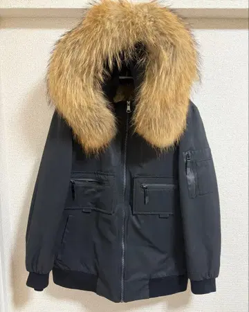 퍼 달린 다운 자켓 블랙