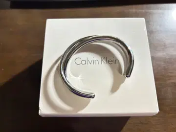 Calvin Klein 뱅글 팔찌