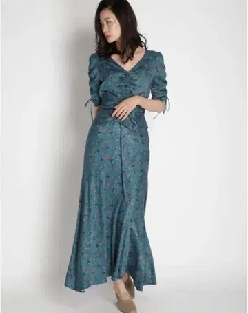 프레이 아이디 플라워 프린트 V넥 셋업