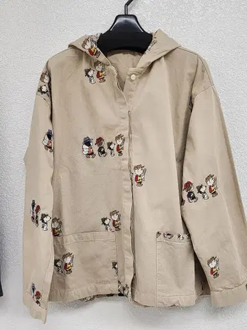 새상품 미사용 스누피 캐릭터 자수 후드 자켓 베이지