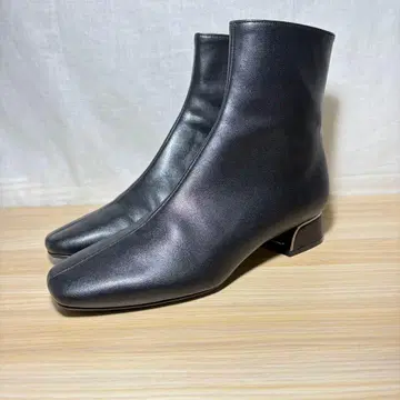 새상품급 DIANA 다이애나 사이드 지퍼 숏부츠 23.5cm