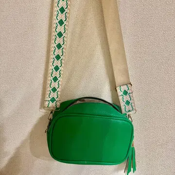 그린 숄더백 태슬 포함