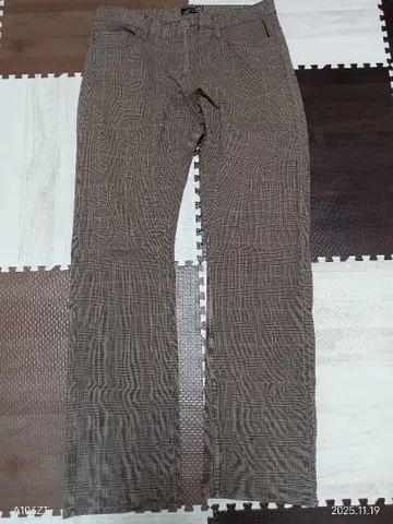 BEAMS 브라운 체크 무늬 슬림핏 슬랙스 L 사이즈