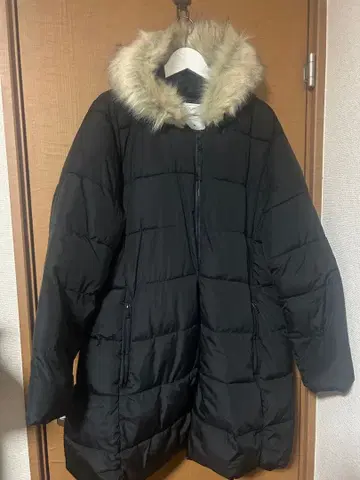 블랙 롱 코트 퍼 후드 포함