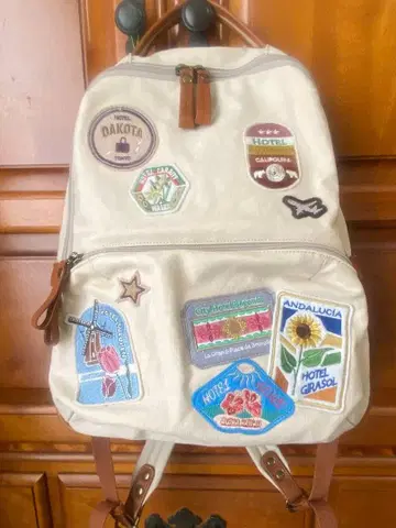 다코타 호텔 패치 포함 백팩 캔버스, 아이보리 비품