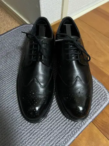 ECCO 블랙 레더 윙 팁 슈즈