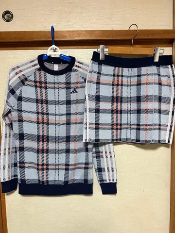 adidas 체크 무늬 니트 스웨터 & 스커트 세트