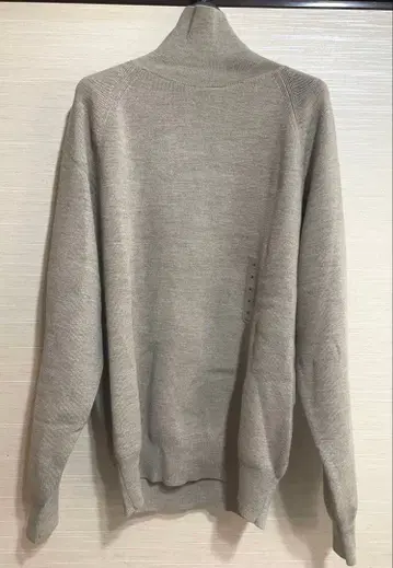 유니클로 U 하이넥 스웨터 베이지 M 사이즈