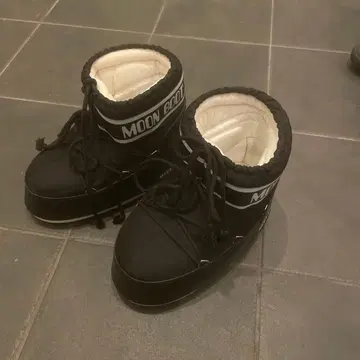 MOON BOOT 블랙 스노우 부츠