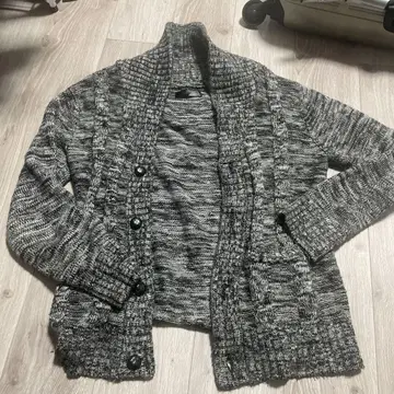 그레이 계열 버튼 니트 가디건 남성용 롱 가디건