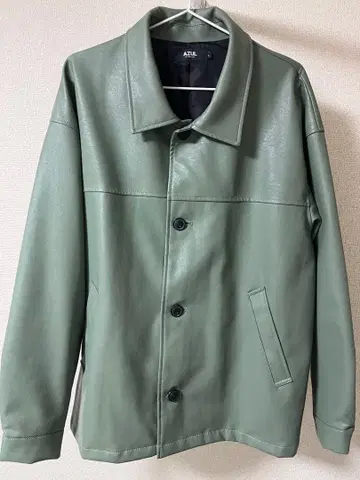 올리브 그린 합성 피혁 버튼 자켓