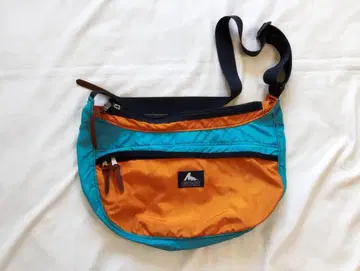 GREGORY 그레고리 숄더백 M 새첼 구 로고