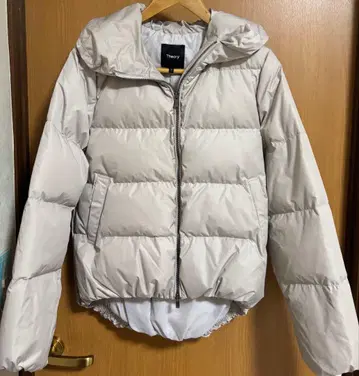 Theory 후드 부착 다운 자켓 M 사이즈