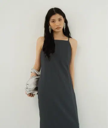 커팅 커브 드레스