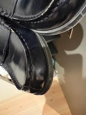 블랙 가죽 로퍼 슬립온