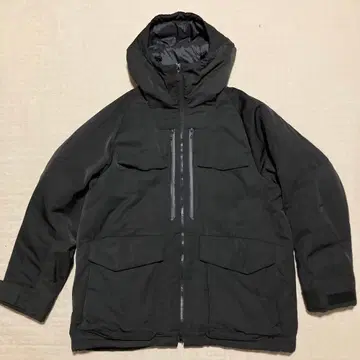 UNIQLO 화이트 마운티니어링 하이브리드 다운 오버사이즈 파카