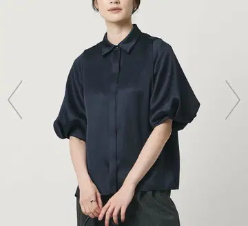 네이비 벌룬 슬리브 셔츠