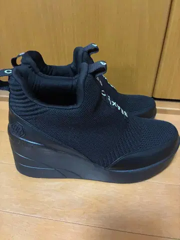 비 엑시스 힐코어 스니커즈 M