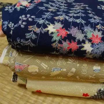 순수 실크 기모노 묶음 판매 3점 (활기찬 패턴 계열)