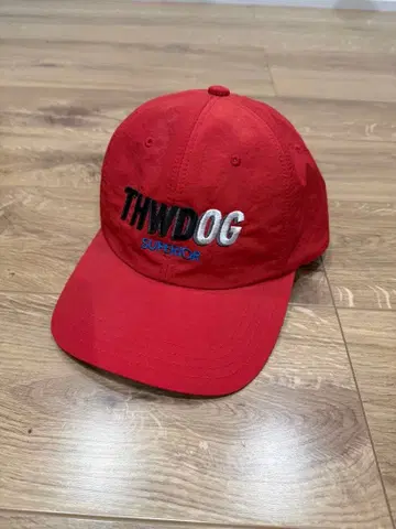 dog&co 자수 로고 빨간색 야구 모자