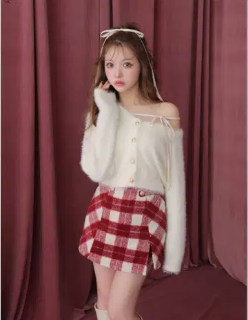 엠미엠 원 숄더 리본 샤기 탑스